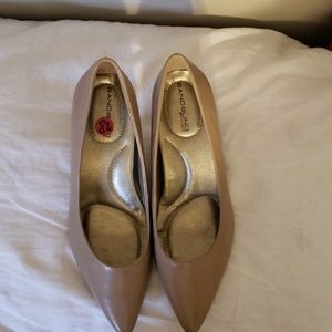 Womans Bandolino Tan Heels